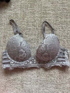 La SENZA Beyond Sexy Light Gray Floral Lace Underwire Bra